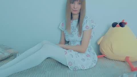 Lily online show from 10/09/25, 03:37