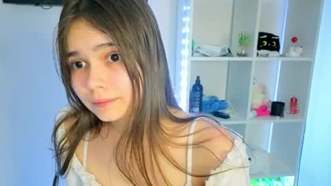 Snapshot of your_casual_vibes chatting on 05/15/26, 06:04 Julia Next stream online show from 05/15/26, 06:04