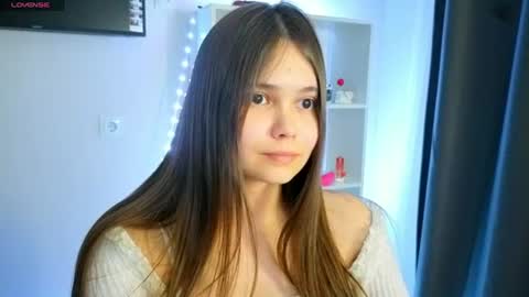 Snapshot of your_casual_vibes chatting on 06/17/26, 06:31 Julia Next stream online show from 06/17/26, 06:31