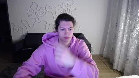 Snapshot of your_cute_friend chatting on 02/14/26, 05:21 Fansly online show from 02/14/26, 05:21