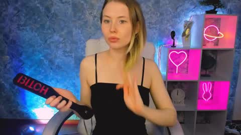 Ella online show from 03/12/26, 12:44