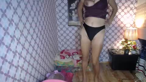 Snapshot of your_empress_woman chatting on 02/04/25, 04:37 GRACE YOUR PLEASURE BB online show from 02/04/25, 04:37