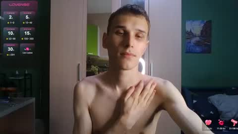 Snapshot of your_honeyy chatting on 06/14/26, 10:01 Mark online show from 06/14/26, 10:01