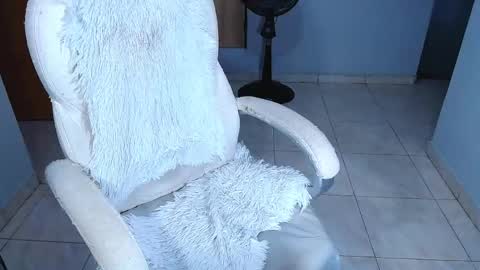 your_latin_girl online show from 04/19/26, 11:29