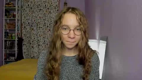 Leslie online show from 09/21/25, 05:03