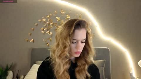 Jessica Loyd online show from 02/01/25, 02:58