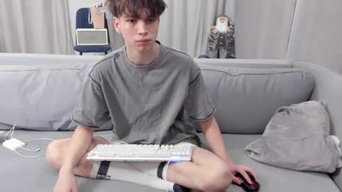 Snapshot of your_shy_guy chatting on 02/14/25, 06:40 your_shy_guy online show from 02/14/25, 06:40