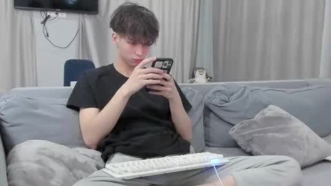 Snapshot of your_shy_guy chatting on 02/18/25, 06:37 your_shy_guy online show from 02/18/25, 06:37