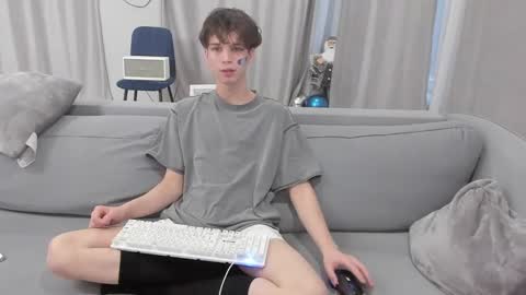 Snapshot of your_shy_guy chatting on 03/03/25, 01:53 your_shy_guy online show from 03/03/25, 01:53