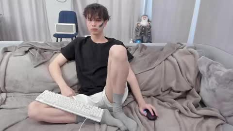 Snapshot of your_shy_guy chatting on 03/07/25, 06:24 your_shy_guy online show from 03/07/25, 06:24