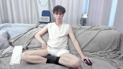 Snapshot of your_shy_guy chatting on 03/08/25, 07:27 your_shy_guy online show from 03/08/25, 07:27