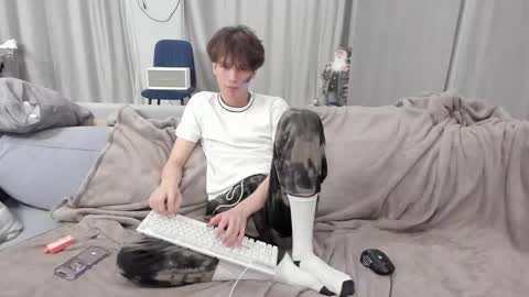 Snapshot of your_shy_guy chatting on 03/10/25, 08:34 your_shy_guy online show from 03/10/25, 08:34
