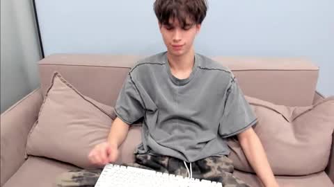 Snapshot of your_shy_guy chatting on 10/30/25, 06:15 your_shy_guy online show from 10/30/25, 06:15
