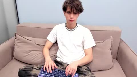 Snapshot of your_shy_guy chatting on 12/01/25, 05:01 your_shy_guy online show from 12/01/25, 05:01