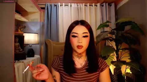 kim online show from 11/18/25, 07:46