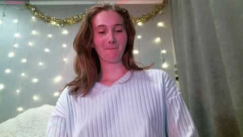 Snapshot of yourcreamyister chatting on 01/01/25, 02:52 creamysister online show from 01/01/25, 02:52