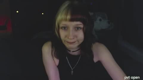Snapshot of yourcutiegoth chatting on 04/17/26, 09:07 Vasilisa online show from 04/17/26, 09:07