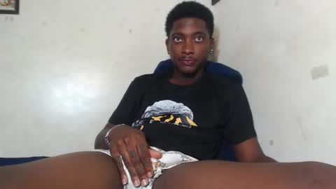 Yourdaddy2005 online show from 11/21/25, 04:44