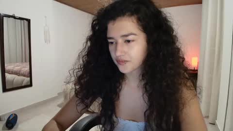 Snapshot of yourdreamgirl2025 chatting on 10/31/25, 12:22 yourdreamgirl2025 online show from 10/31/25, 12:22