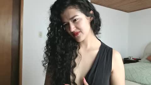 yourdreamgirl2025 online show from 03/17/26, 03:04