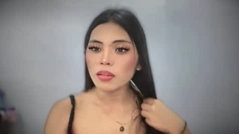 Snapshot of yourehot_pretty chatting on 05/23/26, 10:25 Do read my bio online show from 05/23/26, 10:25