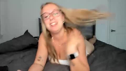 Snapshot of yourfunamanda chatting on 10/02/25, 03:02 Amanda Ivy online show from 10/02/25, 03:02