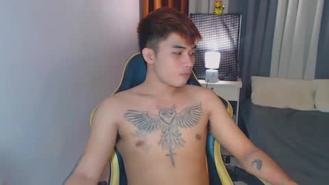 Snapshot of yourhandsome_hunk chatting on 01/12/25, 05:44 Paul online show from 01/12/25, 05:44