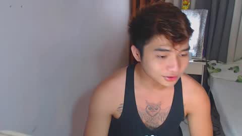 Snapshot of yourhandsome_hunk chatting on 02/12/25, 12:55 Paul online show from 02/12/25, 12:55