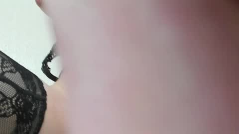 yourkriss_new1 online show from 04/22/26, 12:50