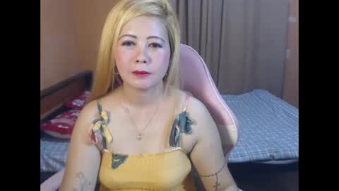 Snapshot of yourlenda chatting on 05/23/26, 09:57 Glenda online show from 05/23/26, 09:57