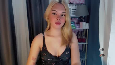 KYLIE MORE online show from 04/19/26, 04:01