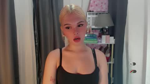 KYLIE MORE online show from 05/22/26, 01:17
