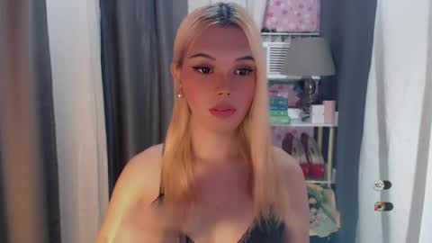 Snapshot of yourlovekylie chatting on 06/30/26, 09:10 KYLIE MORE online show from 06/30/26, 09:10