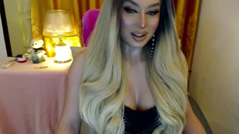 Snapshot of yourmistressofevil_isback chatting on 06/10/26, 06:51 Adriana Maxwell online show from 06/10/26, 06:51