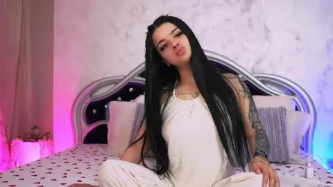 Alicia online show from 05/25/26, 03:56