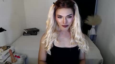 TIFFANY SUCKING QUEEN online show from 04/30/26, 07:36