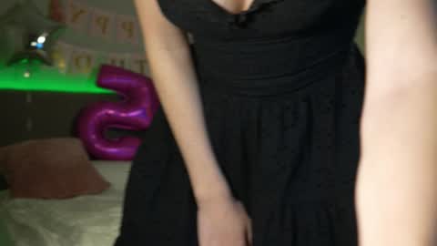 Snapshot of yournaughtymiss chatting on 03/04/25, 12:29 Eva online show from 03/04/25, 12:29