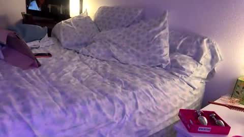 Your Neighbor Camilla online show from 05/01/26, 02:05