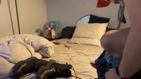 Snapshot of yournewfavourite chatting on 03/11/26, 04:13 newcastle72 online show from 03/11/26, 04:13