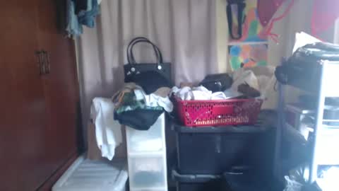 Snapshot of yourpinoy chatting on 11/18/25, 01:33 Iring online show from 11/18/25, 01:33