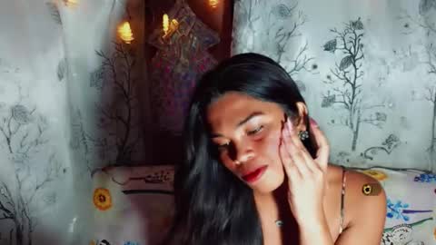 Snapshot of yourqueen_19 chatting on 05/19/26, 06:14 yourqueen_19 online show from 05/19/26, 06:14