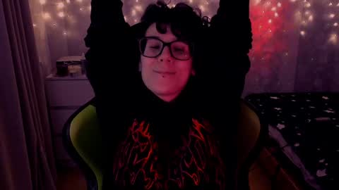 Snapshot of yourscosmic chatting on 01/15/25, 08:58 Yours Cosmic online show from 01/15/25, 08:58