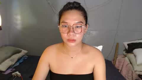 yoursexy_reb online show from 12/15/25, 01:54