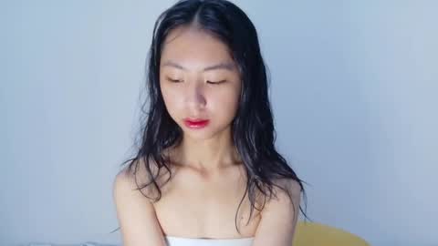 Kiwi online show from 04/17/26, 02:25