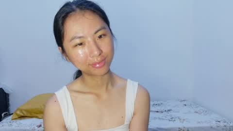 Snapshot of yoursweetestkiwi chatting on 05/25/26, 02:06 Kiwi online show from 05/25/26, 02:06
