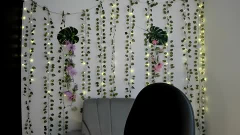 yoursweetsin16 online show from 04/23/26, 03:03