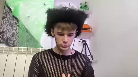 yoursweetyguy online show from 10/29/25, 04:42