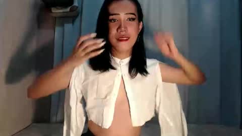 yourwife_material99 online show from 04/05/26, 06:43