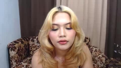 Snapshot of youungsextdeity chatting on 05/22/26, 10:43 cathy online show from 05/22/26, 10:43