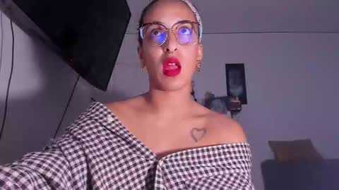 Snapshot of youwishtobeme chatting on 03/22/26, 01:53 elizabeth ju online show from 03/22/26, 01:53